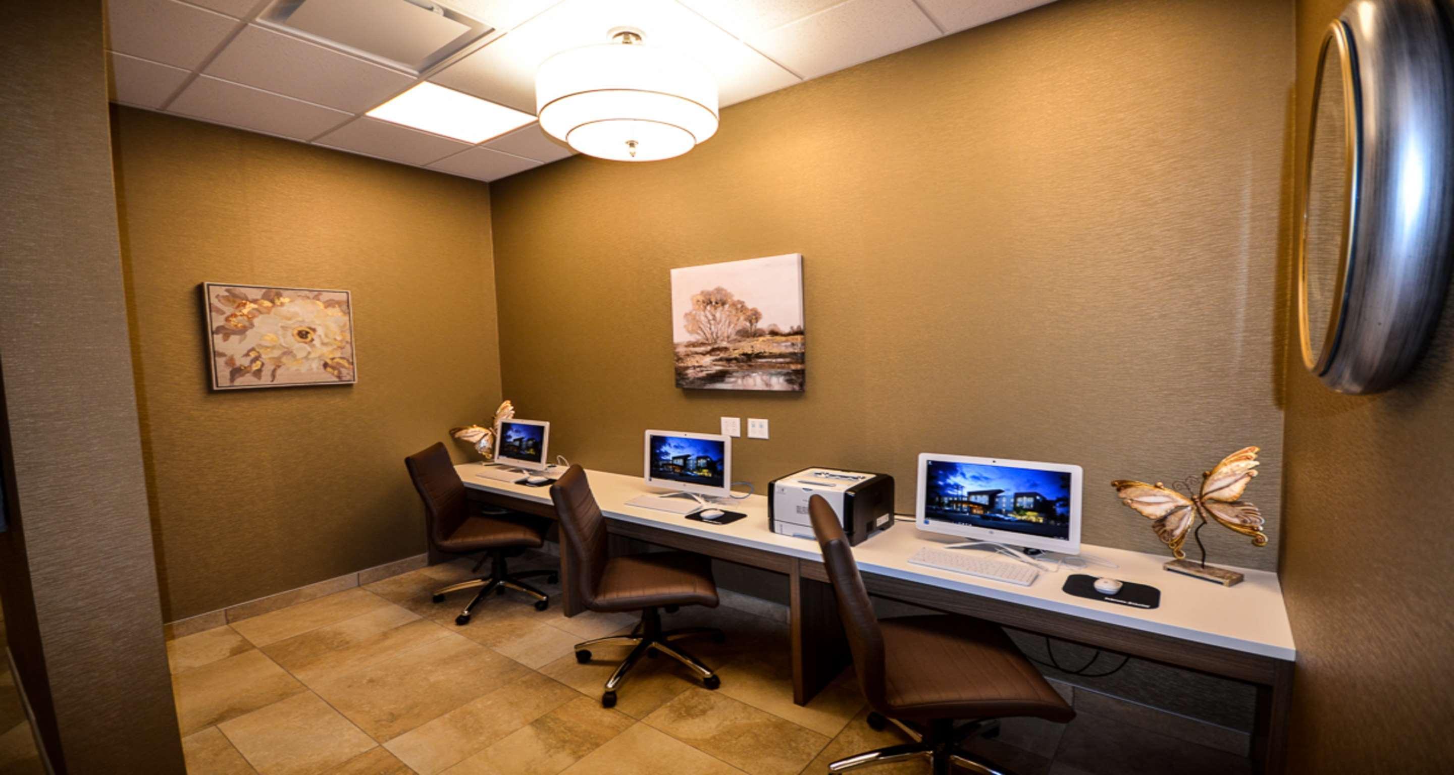 Best Western Plus St. John'S Airport Hotel And Suites Zewnętrze zdjęcie
